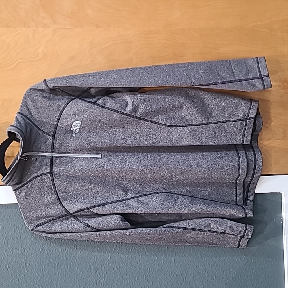 The North Face Men’s Essential ¼ Zip Pullover Grey, Size Small